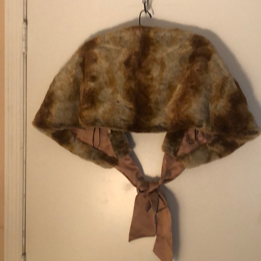 JS Signature Faux Fur Shawl NWT - Picture 3 of 3
